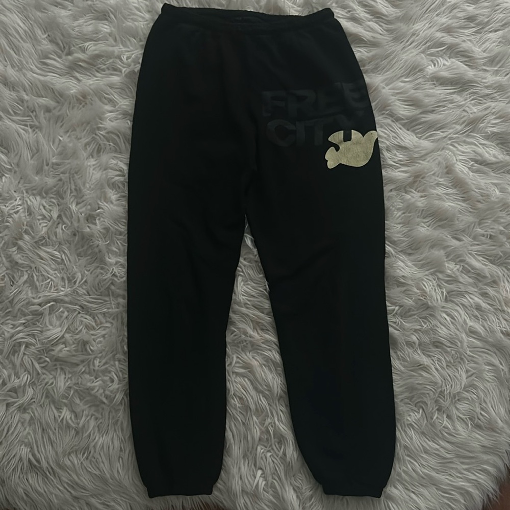 Black free city sweatpants